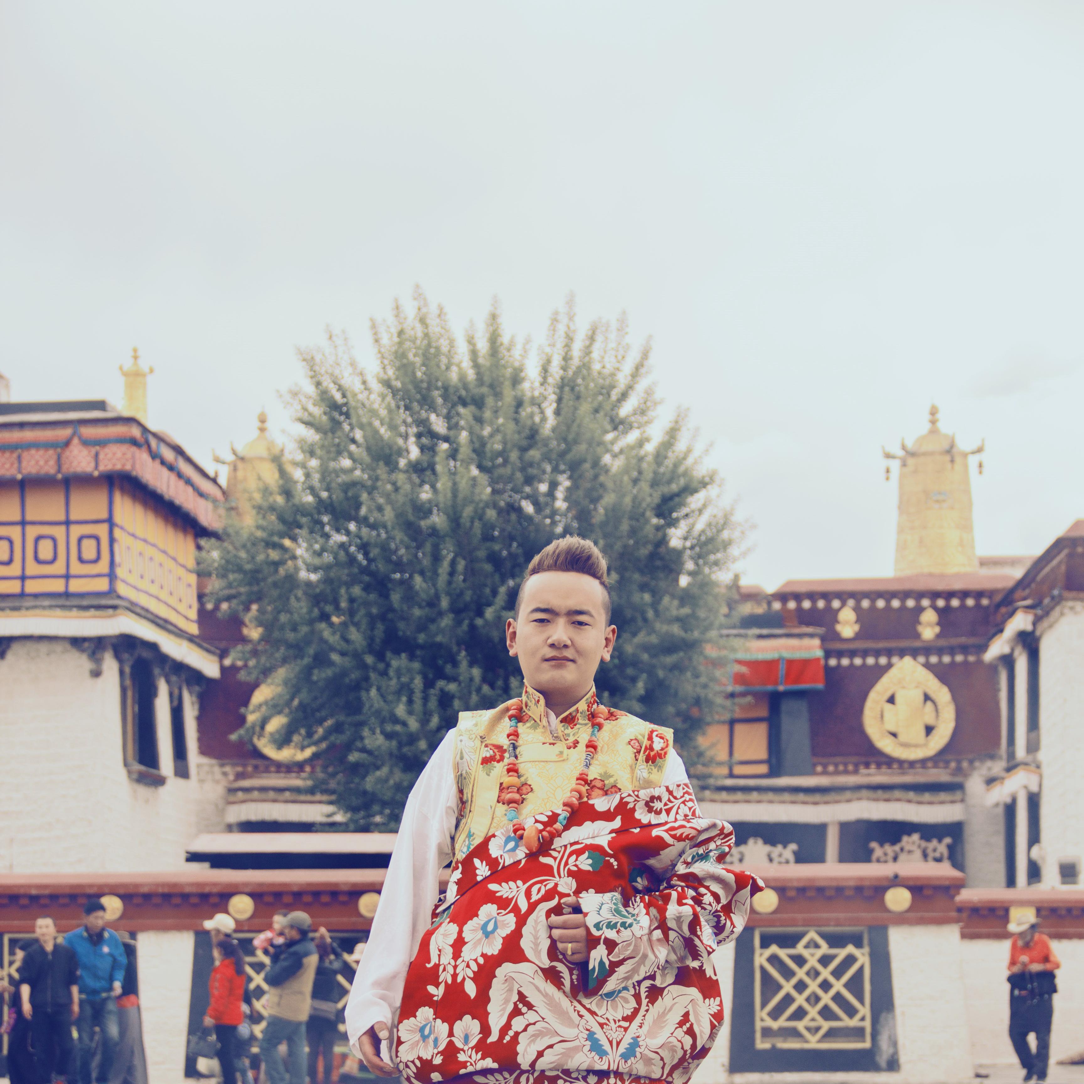 让青春之花开遍雪域高原