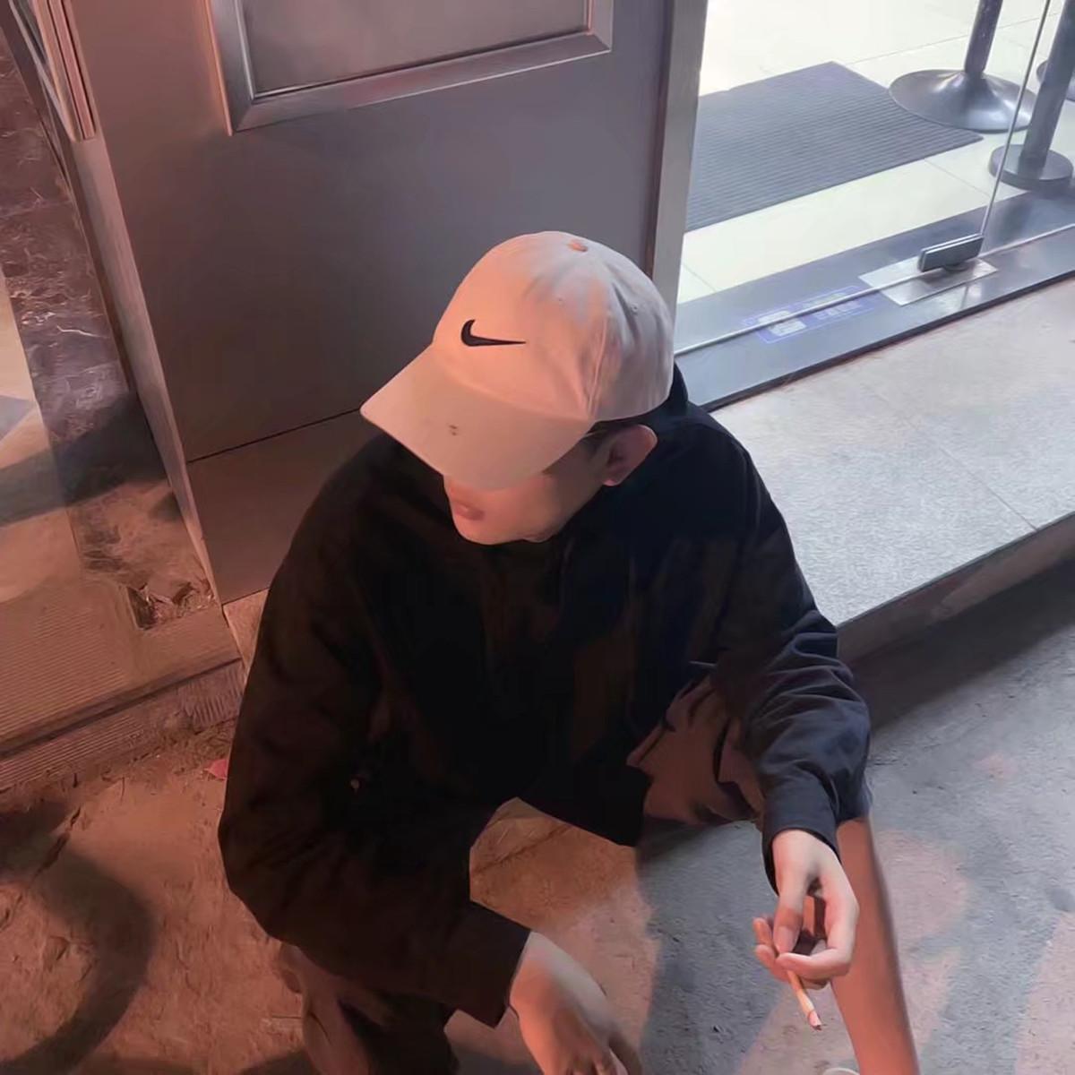 开车时请抓紧你的方向盘